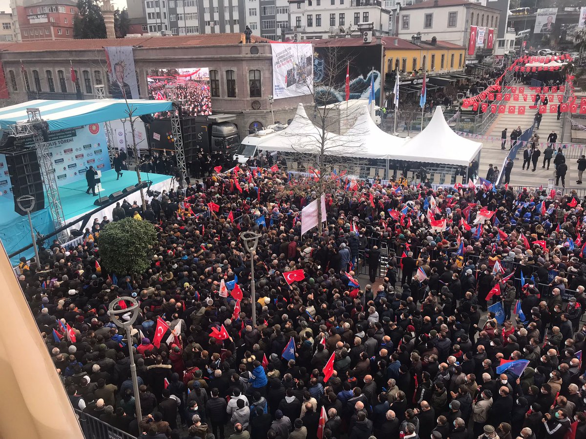 akortahisar61's tweet photo. #ReisMeydanda 
Trabzon başkanının yanında @RTErdogan @cebi_selahaddin https://t.co/UKaIvQNBzD