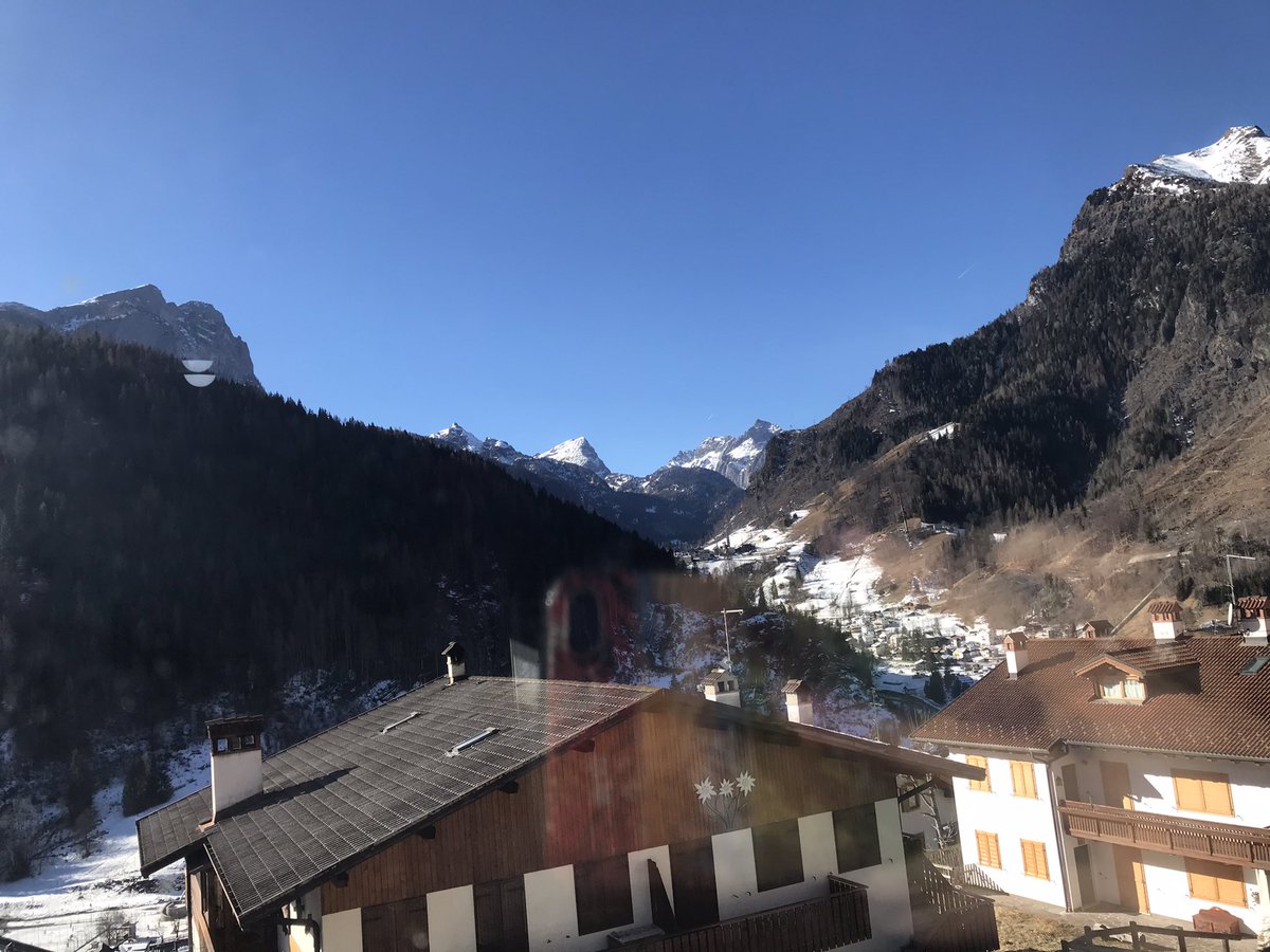 sthehummingbird's tweet photo. @AnaIsabel_Photo Working but with a nice view of the alps https://t.co/QtiXqvpIVk