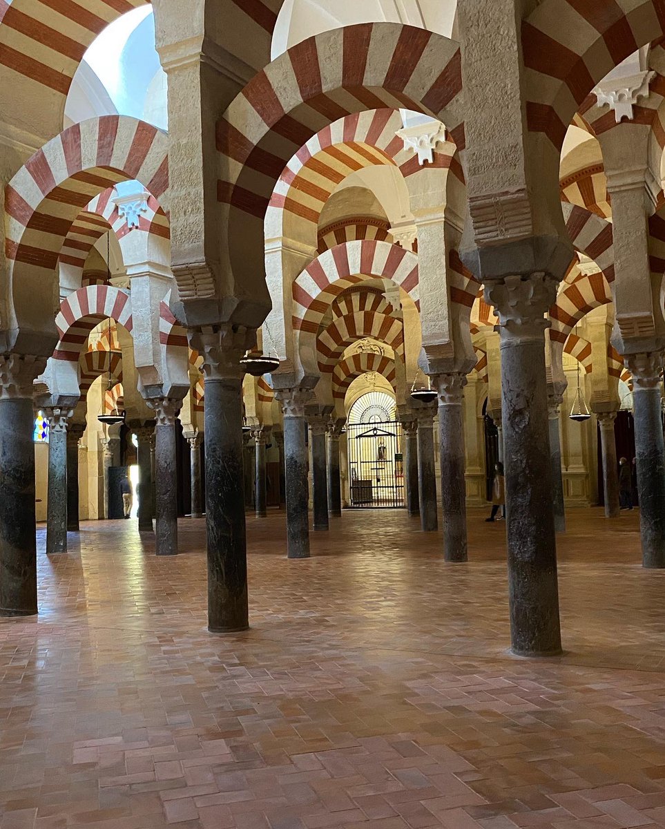 TheGuidesUNeed's tweet photo. We are based in #Madrid, however, how could we not post about other places in our beautiful country? Ladies and gentlemen: the astonishing Córdoba. 

You really need to come.

📸are our own😏

#Cordoba #andalusia #tourism #spain #art #tourguides #tourguideslife #WeLoveThisPlace https://t.co/nLbEWdihaA