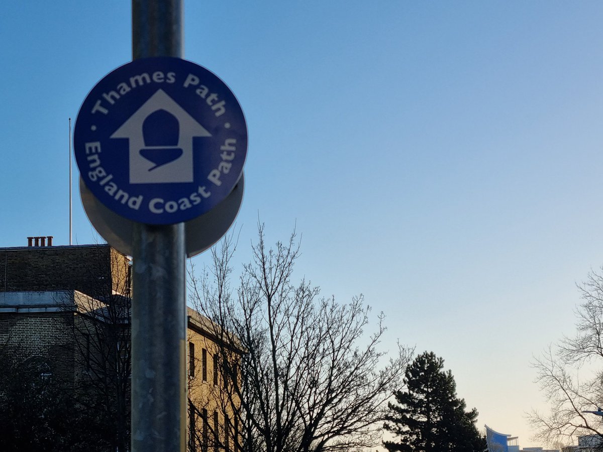 Visit_Gravesham's tweet photo. Sparkling winter sunshine along our historic #Gravesend Riverside on a beautiful Sunday morning 🌄 🦢🚶🏿🚶🏽♀️
We are open @GravesendMarket today until 4pm 🏛
🧡 #EnglandCoastPath
🤍 #Thames Estuary
💛 #SaxonShoreWay
💚 #Wealdway
💜 #NationalCycleRoute 1
💙 Discover #Gravesham https://t.co/jNLBUCuNjY