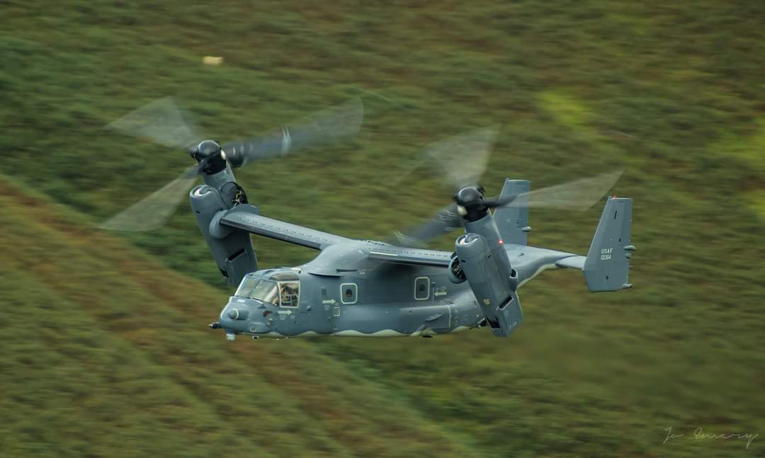 AeroDPhotograph's tweet image. Side on Sunday #machloop #aeroD #sideon #throwback #USAF #RAF #Osprey #Tornado #avgrl