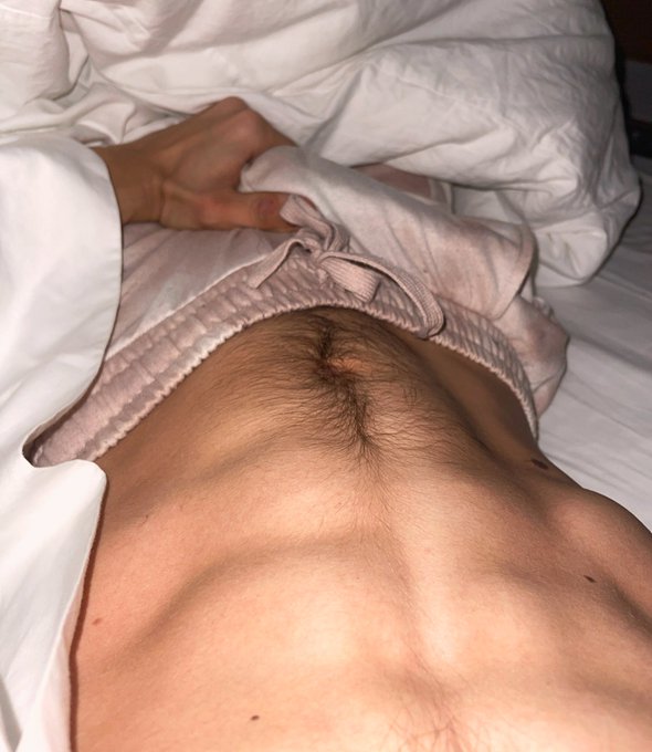 Woke up with a rod in my pants https://t.co/1zaKEvlLDC