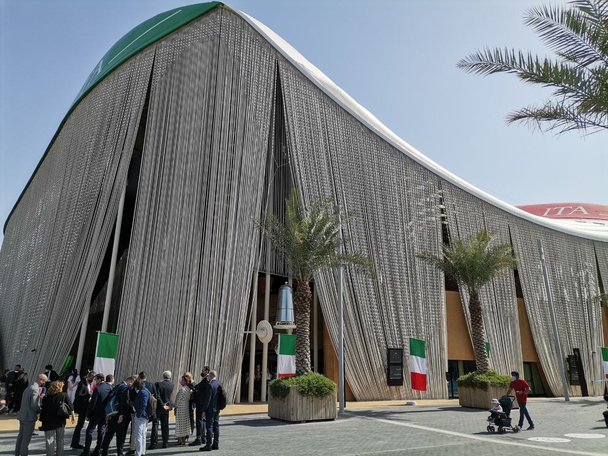 univaq's tweet photo. #UnivAq all'Expo di Dubai per l'Innovation Talk "Connected vehicles, IoT and machine learning for intelligent transport systems", organizzato nell'ambito del Regional Day dedicato alla @Regione_Abruzzo. Per seguire la diretta 👉 https://t.co/XZ89cjNdkw https://t.co/ftJ7GjNWpy