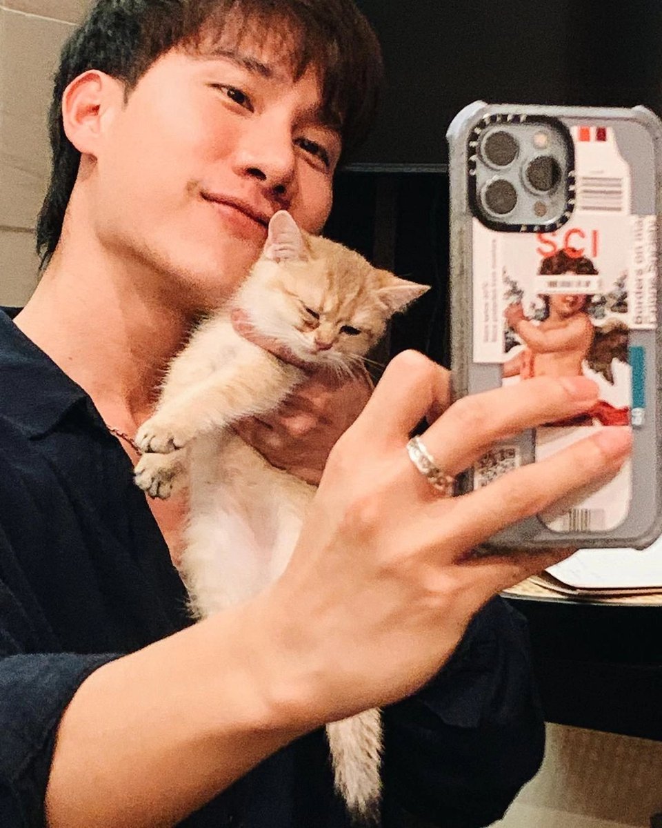 T_Pakorn_'s tweet photo. Предлагаю дружить котами 😁 https://t.co/lXmxQ4RILH