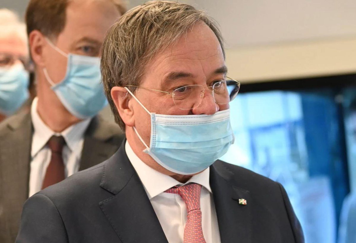 Niemand:

Die Hälfte aller Kunden in sächsischen Supermärkten: