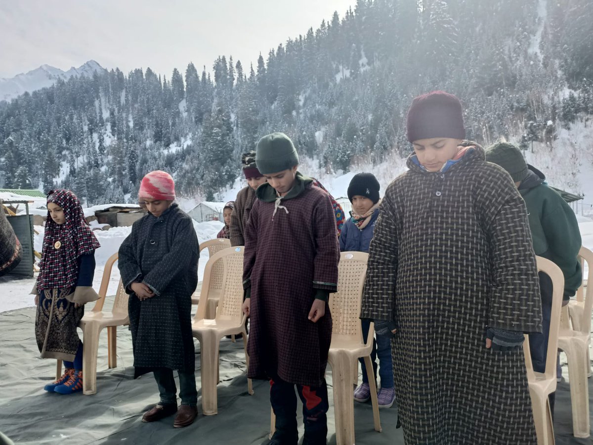 bahisht_kgali's tweet photo. Locals of Tulail paying homage to national heroes on #MartyrsDay recollecting their contribution to Independent 🇮🇳 @gijojoseph1982 @guptapranil @RajuBis56851755 @ChinarcorpsIA @Tulailreporting @RadioChinar https://t.co/8SWXfsWQ0C