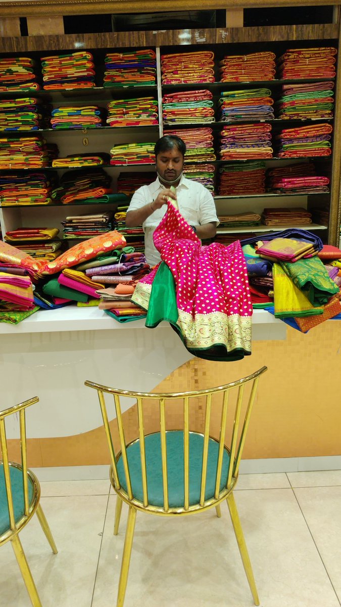 Manjesh_gowda's tweet photo. @Sudarshansilk is it serious about wearing mask in your outlets?! Couldn't find a single executive wearing mask. Thank God atleast your customers are wearing mask.@BBMPCOMM @CMofKarnataka @CovidKarnataka https://t.co/xpiOHgw9br