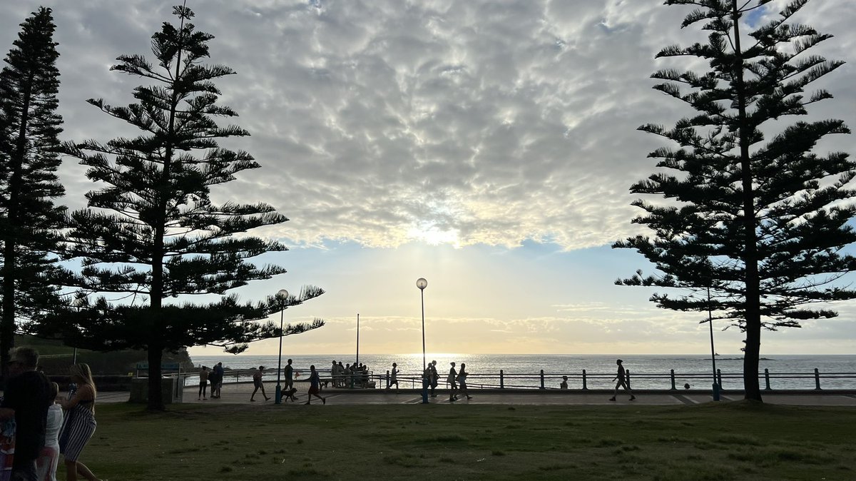 gildasings's tweet photo. My favourite #coastalwalk, #oceanview #oceanside , love walking, and listening to all songs of #RodelNaval, #iPhone13ProMax #earpodsapple https://t.co/PvXwmG1Fbk