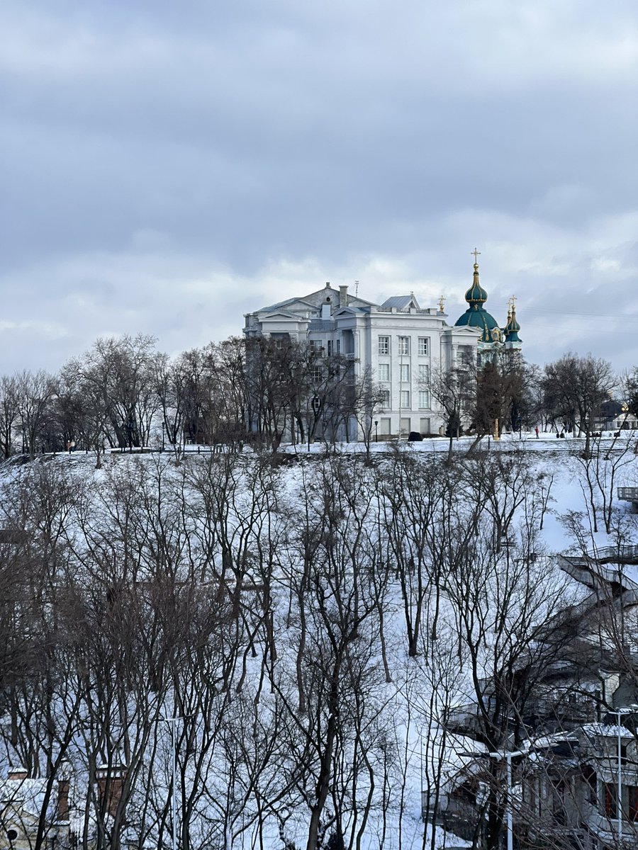 lesiavasylenko's tweet photo. All quiet in #Kyiv today. Sunny. Snowy. Beautiful. #NoRussians detected #StatusUkraine https://t.co/BR2Lp83qYJ