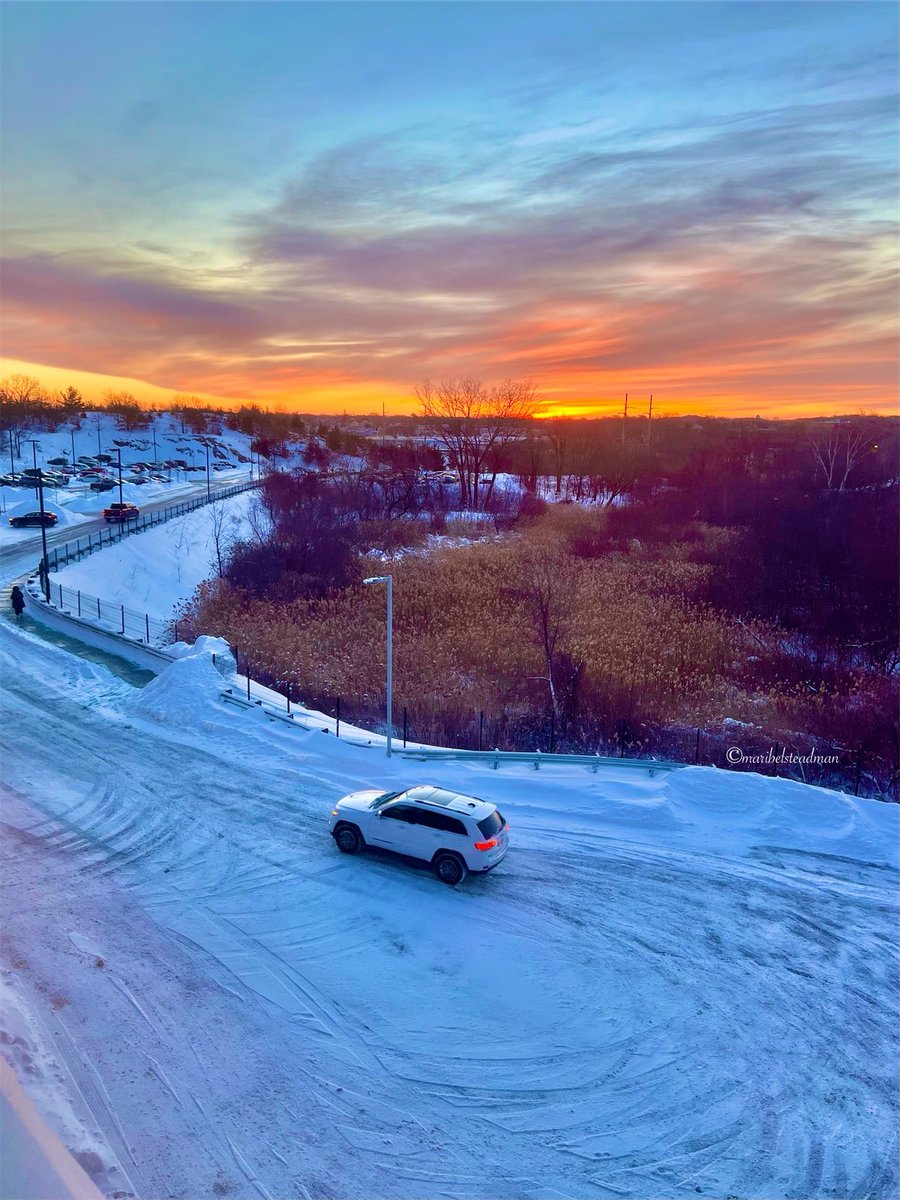 Daybreak after the storm, my view at work @salemhospital #salemmassachusetts #bythesea #coastalliving  #massachusetts  #riseandshineon7 @7News #sunsetsunrise  #naturephotography #nature #nikonphotography #nikon #healthcareworkers #laboratorylife