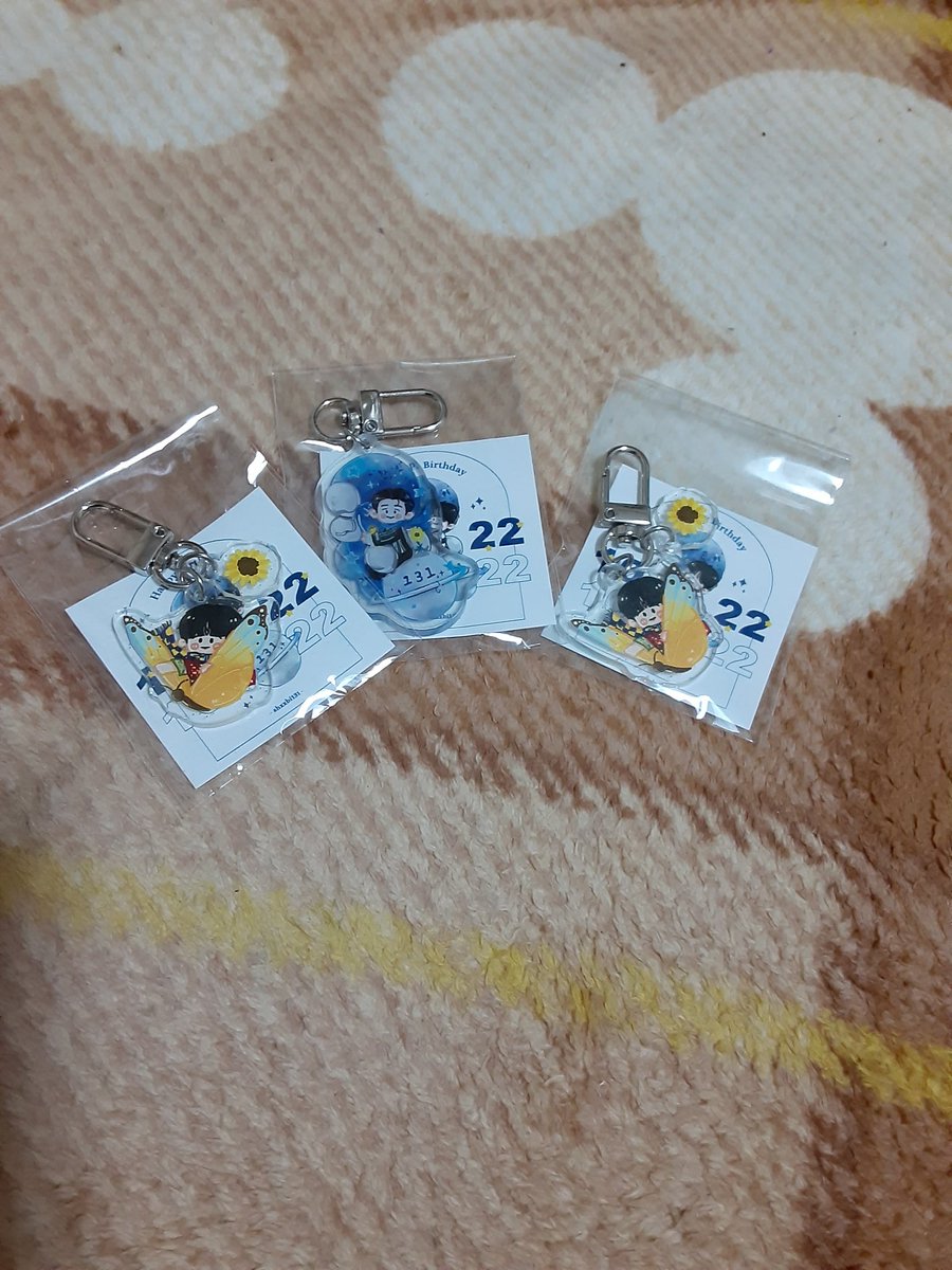 tomo7761's tweet photo. @kimharubi                  今晩は😃H様オリジナルグッズ届きました💖すごくかわいいですね🌻いつもありがとうございます😍 https://t.co/GoJgHp7TI6
