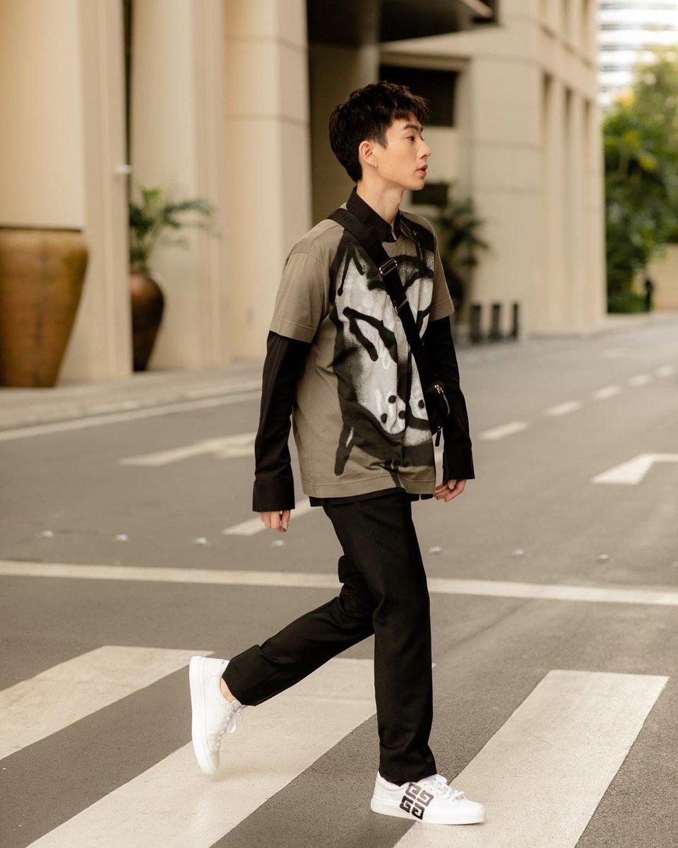 forjumpols's tweet photo. [TUMCIAL INSTAGRAM FEED]
📍30/1/22
🔗https://t.co/f2fOuyv4BM

Givenchy kinda day🖤

#ออฟจุมพล 
#GivenchySpring22 https://t.co/4c8g5ki75G