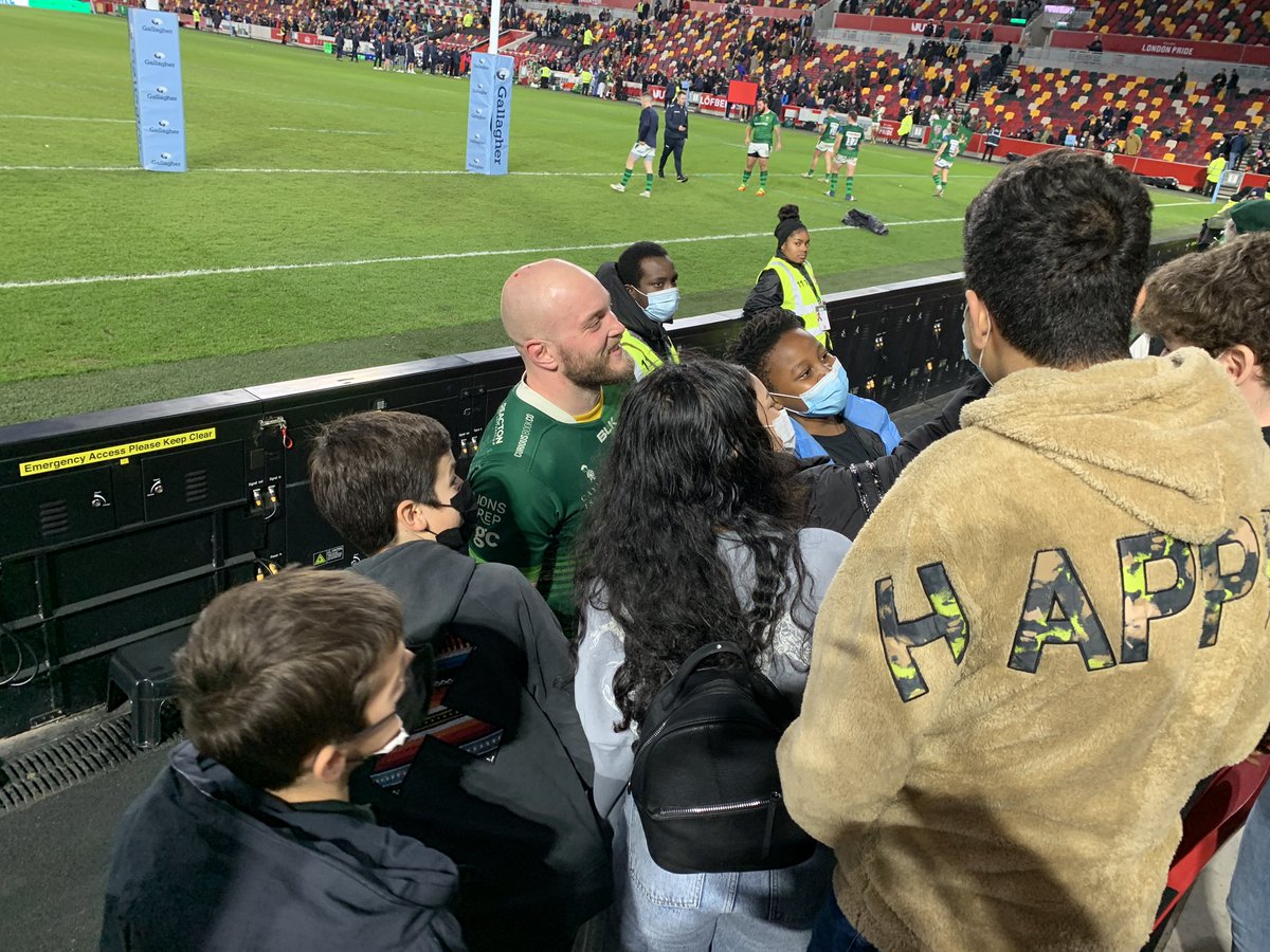 RHB_Boarding's tweet photo. An exciting Saturday afternoon for the boarders as they headed off to watch @londonirish do battle against @ExeterChiefs at the wonderful new home of @BrentfordFC. For most it was their first ever visit to a stadium and first time watching rugby. #inspiredboarding #cmononyouirish https://t.co/mf0TXcAdG8