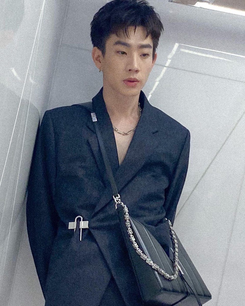 babiisid's tweet photo. [INSTAGRAM FEED'S UPDATE]
300122
yolikoko_

🖤🖤

-Y
#ออฟจุมพล #OffJumpol
#GivenchySpring22 https://t.co/bxqXbFrfZ7