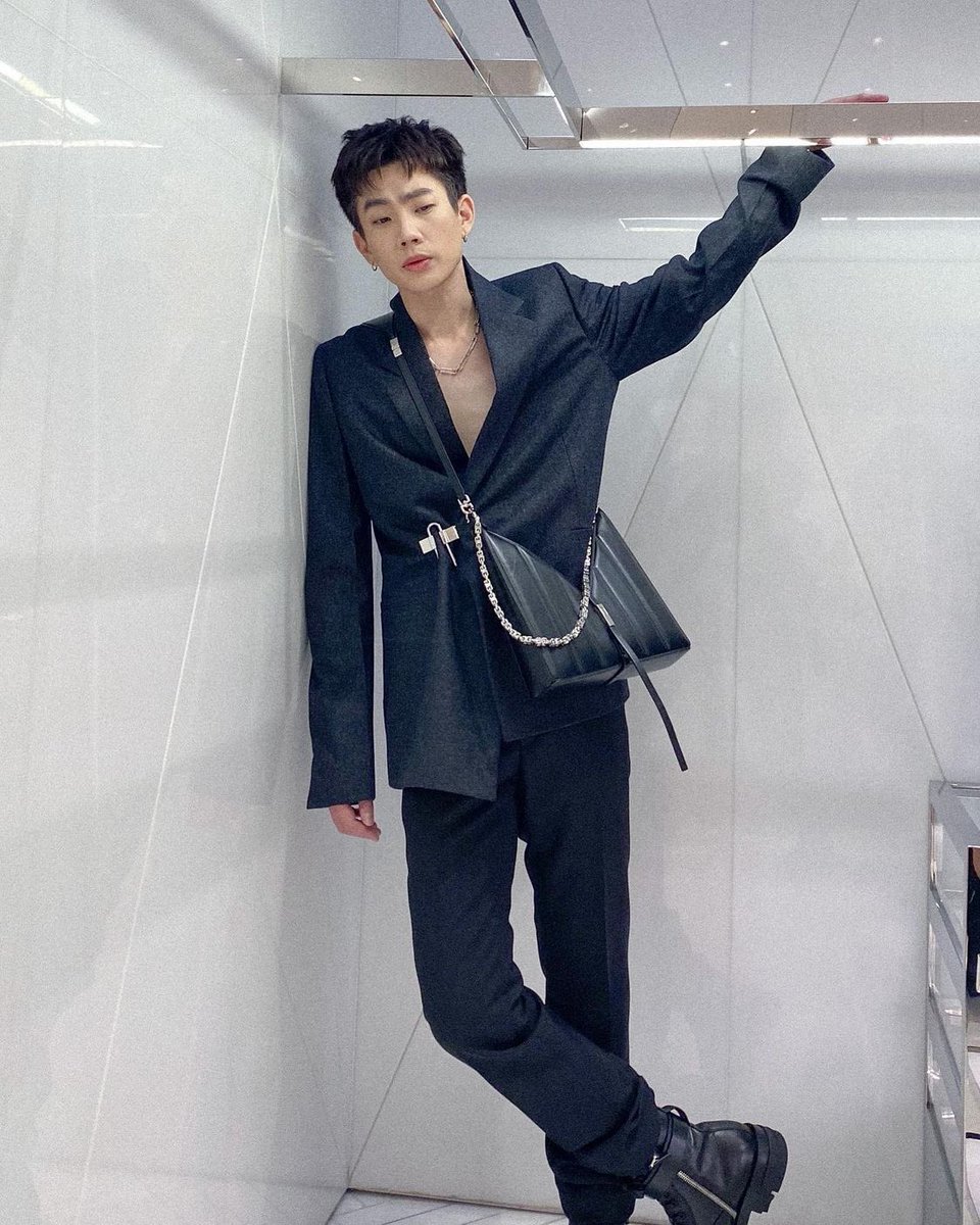 babiisid's tweet photo. [INSTAGRAM FEED'S UPDATE]
300122
yolikoko_

🖤🖤

-Y
#ออฟจุมพล #OffJumpol
#GivenchySpring22 https://t.co/bxqXbFrfZ7