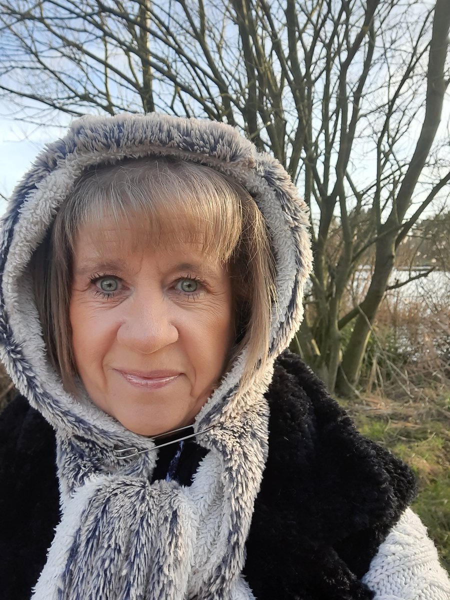clare_co6's tweet photo. Out for a winter walk #brightbutcold #freshair https://t.co/fWMk1EXKnn