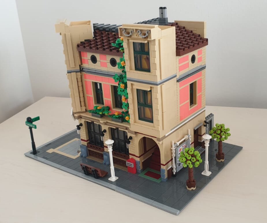 Hay decisión: el MOC del año 2021 es la casa coral.
hispalug.com/foro/index.php…
#LEGO®
Enhorabuena!