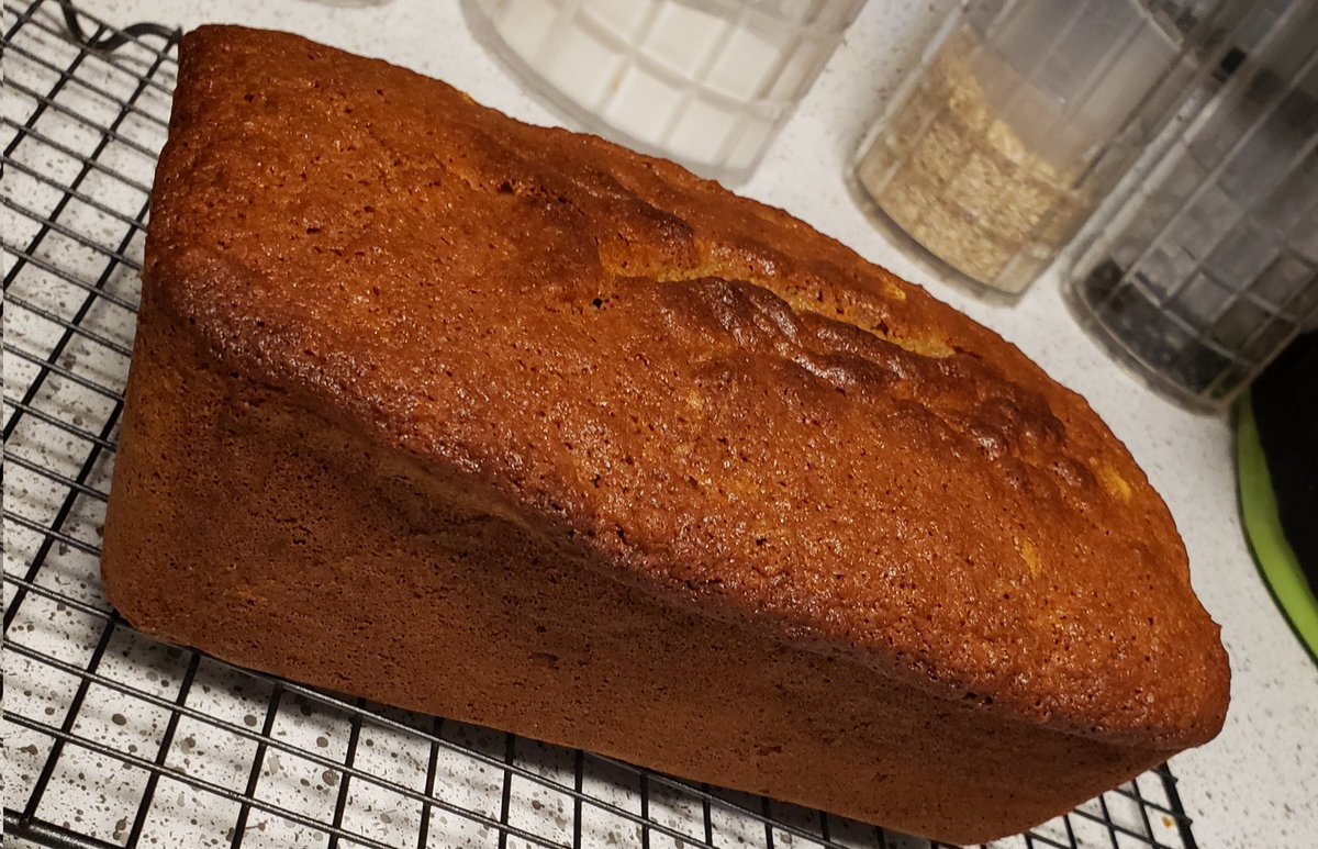 BakesPanda's tweet photo. Banana bread, anyone? https://t.co/CmVJDKiOac