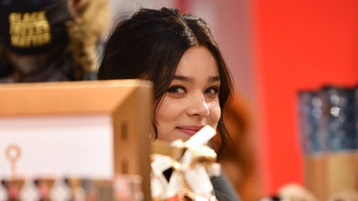 archivesbishop's tweet image. kate bishop smiling to bless your tl &amp;lt;3