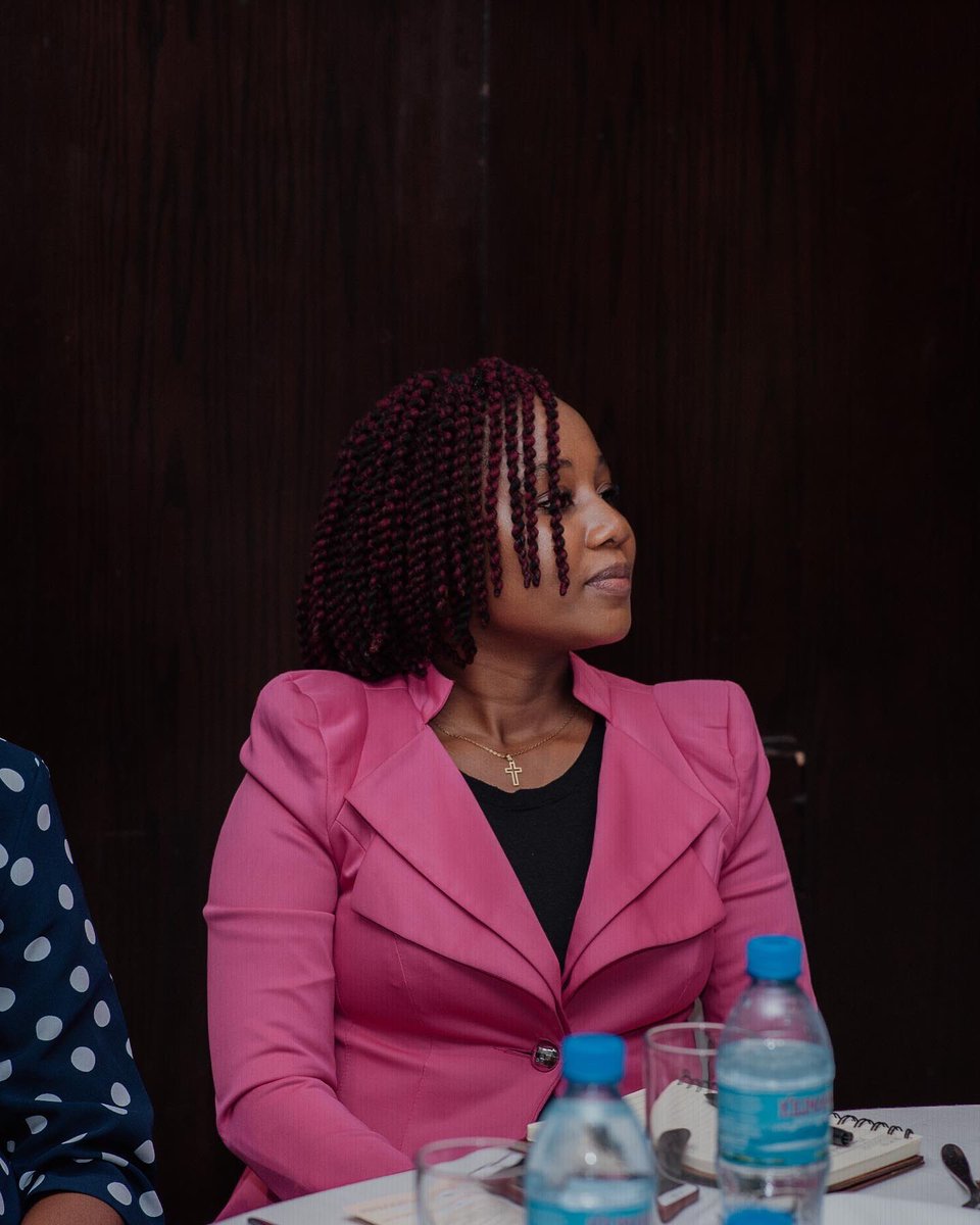 Pichani: Mtoa mada Naomi Serbantez pamoja na wageni mbalimbali waliohudhuria jukwaa la wanawake la Women and money talk.