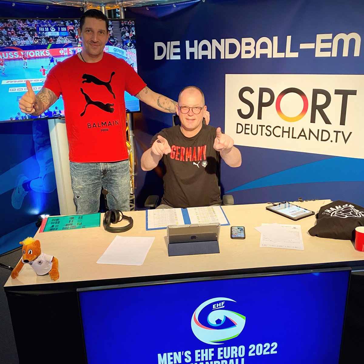 Finaaaaaaaaaaale 🏆🤾🏼‍♂️

⚔️ Schweden 🇸🇪- Spanien 🇪🇸 
⏰ 17.30 Uhr 
🏆 EHF Euro

Heute haben wir im Vorlauf Alfred Gislason zu Gast &amp; in der Halbzeit -> Andy Wolff. Für wen seid ihr? Ich hoffe, ihr seid dabei ☝🏼

@SportDE_TV <a href="/EHFEURO/">EHF EURO</a> 

#ehfeuro2022 #finale #handball