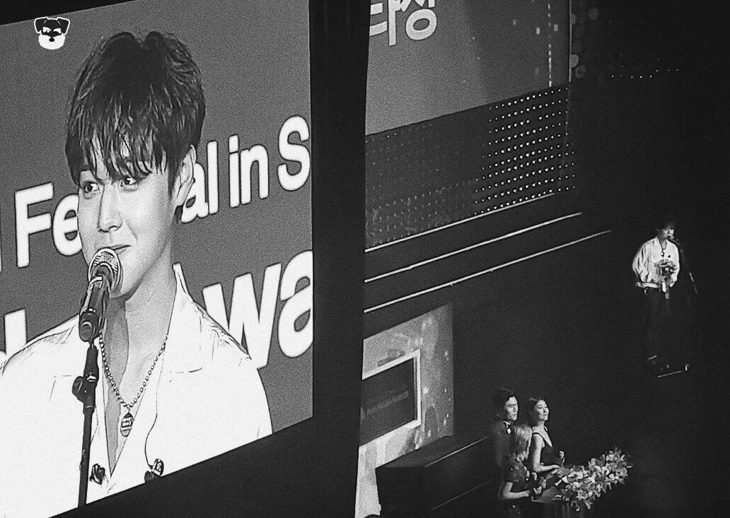 hourly2033's tweet image. 🖤🖤🤍🤍

 #판윙 #panwink #หลินฮุน