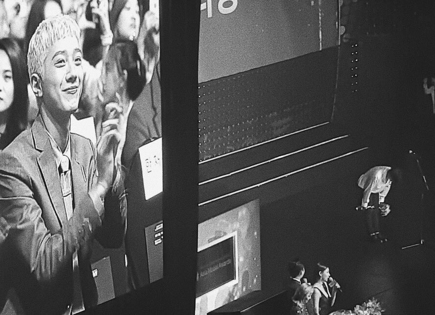 hourly2033's tweet image. 🖤🖤🤍🤍

 #판윙 #panwink #หลินฮุน