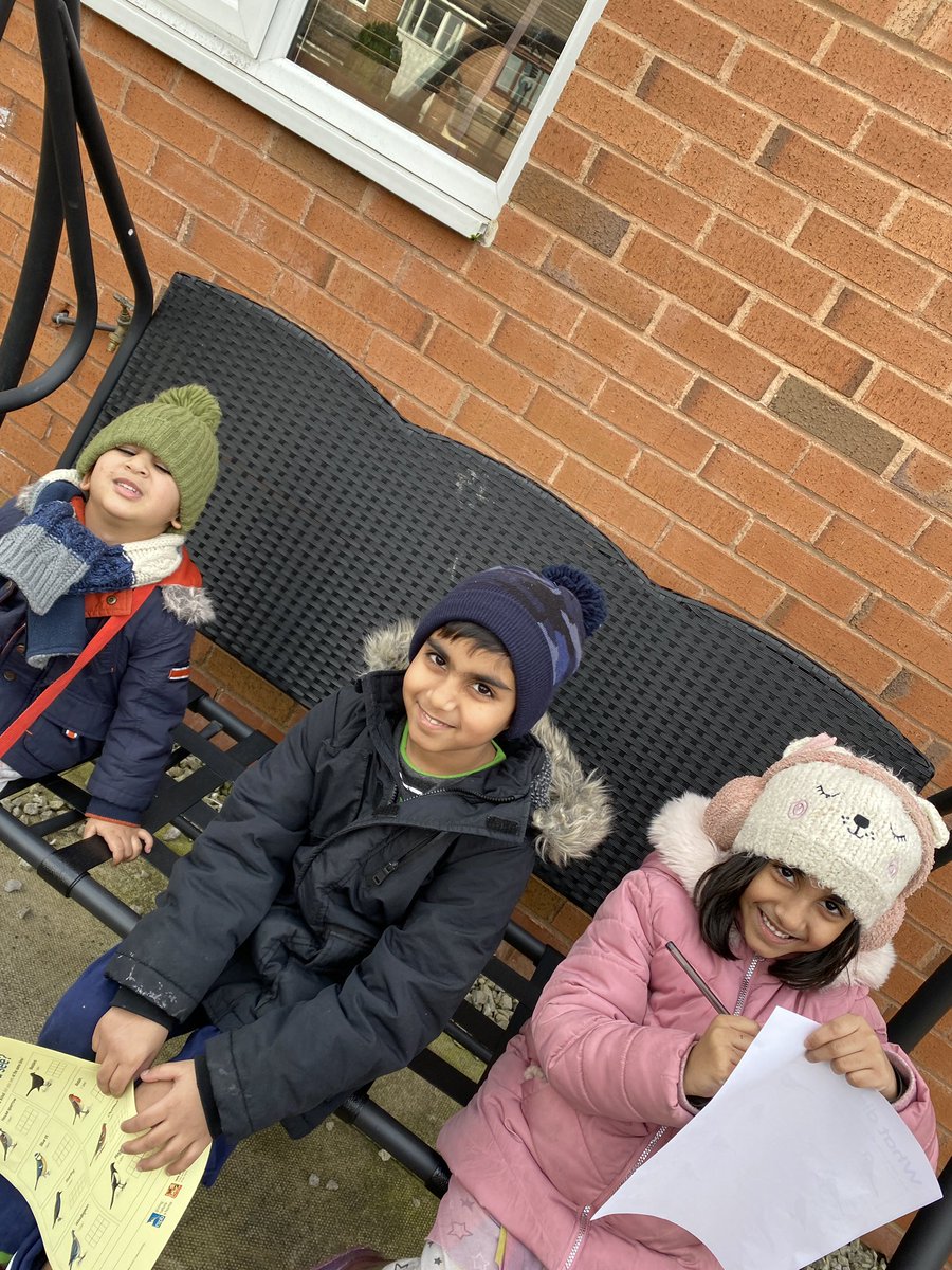 humtar's tweet photo. Bird watching in the garden this afternoon.
#BigGardenBirdWatch #NaturePhotography #Beaumontscience @BeaumontYear2 @BeaumontYear1 @Beaumontprimary https://t.co/tYcwSSzOZG