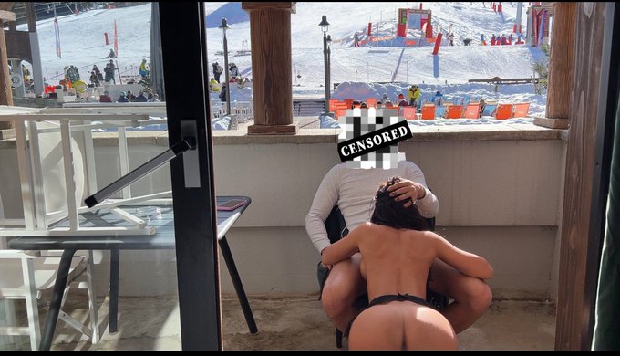 1 pic. ⚠️ Nouvelle vidéo cadeau dès demain sur mes plateformes privées !! ??

Je lui vide les couilles