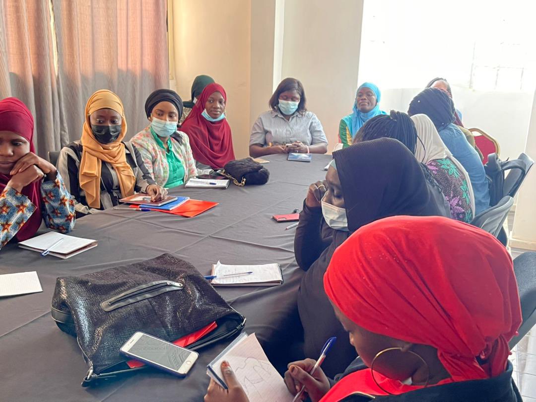 AweSenegal's tweet photo. Pour notre 3ème session, quoi de mieux pour inspirer nos entrepreneuses que @sinysamba de « Le Lionceau », entreprise spécialisée dans l’alimentation et la nutrition infantile. Se lancer, trouver ses premiers clients, manager son équipe autant de questions discutées. #AWESenegal https://t.co/QXV9SPmvT0