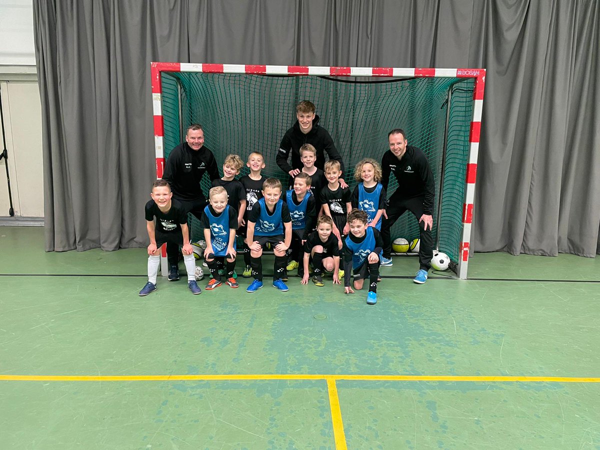 FootballAcadeNL's tweet photo. Onze onder 7-9 groep vandaag! #training #wintercursus #letsgoo #FAN https://t.co/1nfR4qwfeK