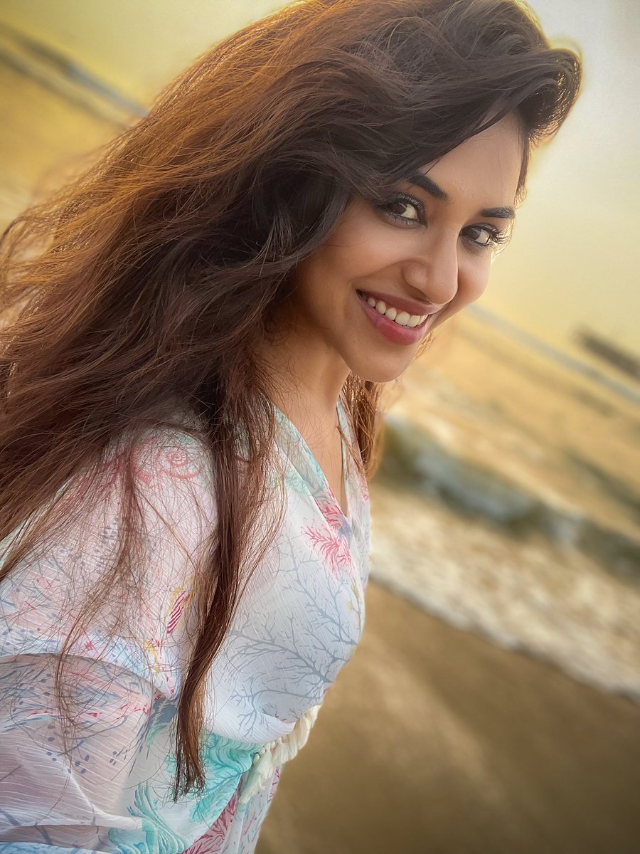 Actress_Indhuja's tweet image. Believe In The Magic Of Simple Moments

Hava A Happy ஞாயிற்றுக் கிழமை 🌞

#sunvibes #goldenhour