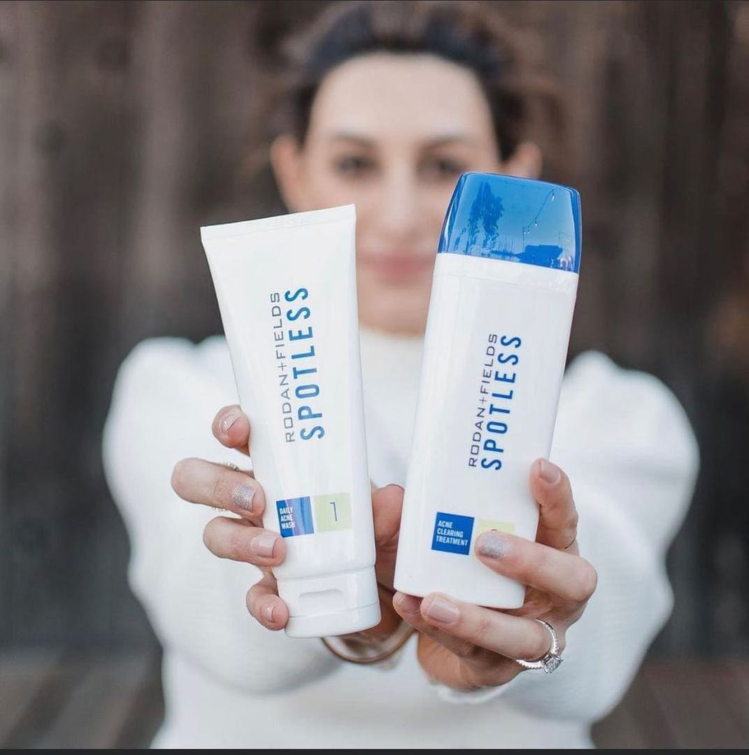 JojoBabyak's tweet image. Give acne the 1-2 punch! 

Our skincare routine for teenage acne clears existing blemishes + prevents new breakouts with breakthrough BPO2 Technology.

DM for more information and my friends’  discount code.

#teenageacne. #2steps #2xaday