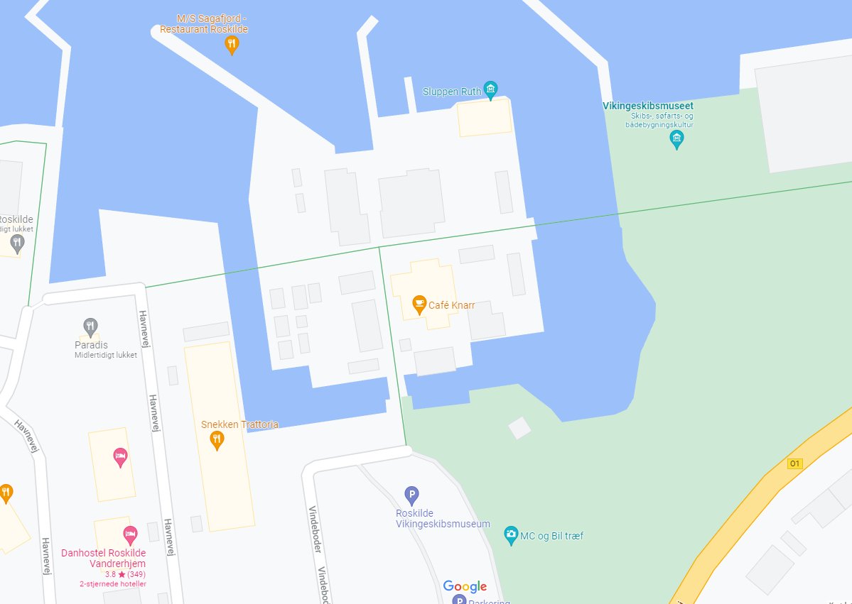 Roskilde: Vikingeskibsmuséet. Til alle ved muséet. Kom væk NU. Der er brud på én af de udlagte water tubes og endnu et brud kan ikke udelukkes ved øen som vist. Vi har politi på vej til at dirigere væk. Søg væk fra øen! #politidk