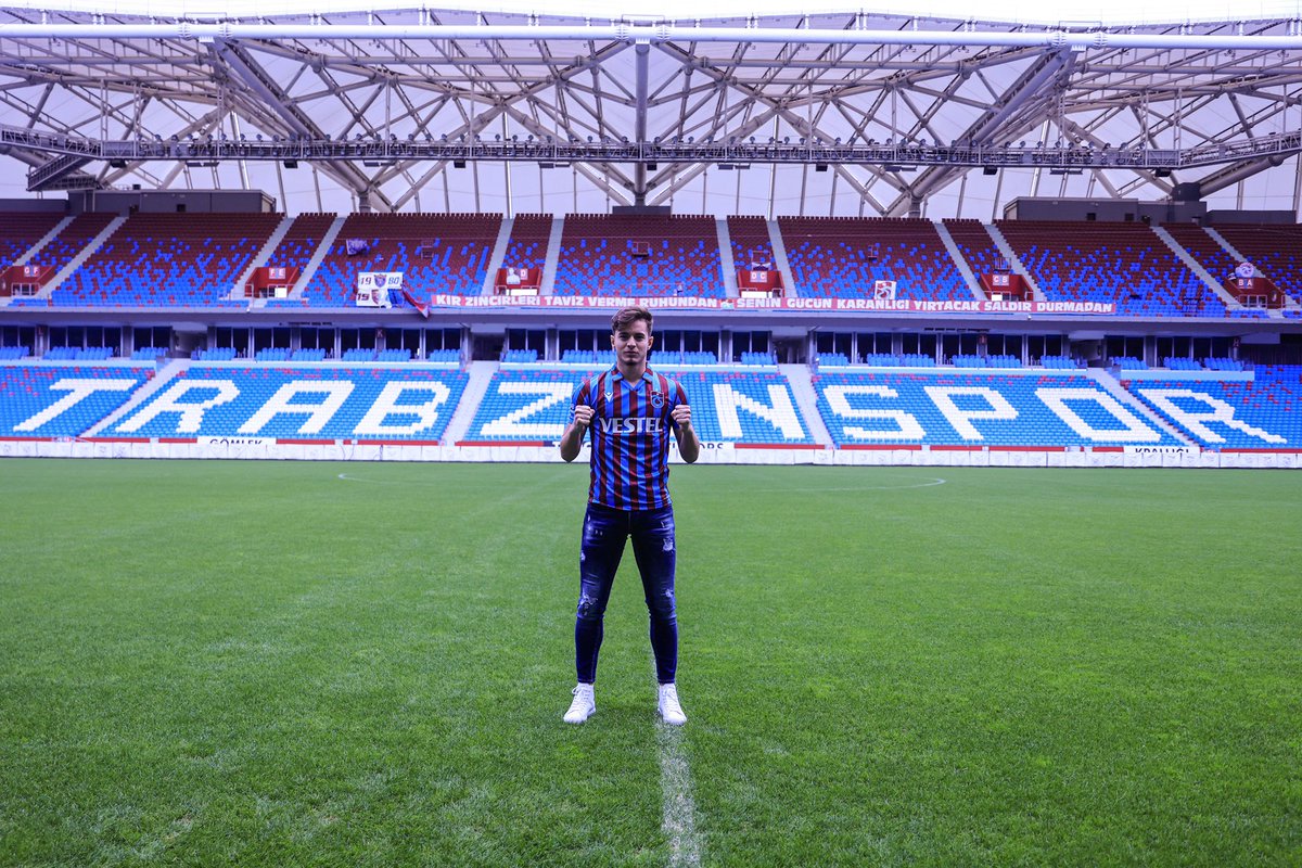 batuhankor61's tweet photo. Trabzon’da doğup, futbola gönül vermiş her çocuğun hayalidir bordo mavili forma.
Hayaldi gerçek oldu! ✍️🔴🔵 https://t.co/ieyeSA98GK