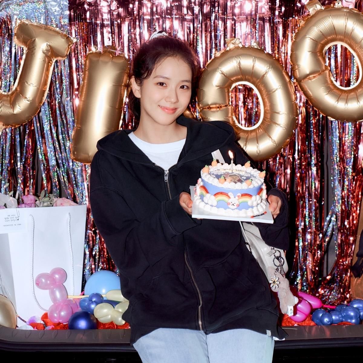 BPINKLATINO's tweet photo. “BLINK, ¡ha pasado el tiempo y hoy ha llegado el día!  Pasé mucho tiempo con mucha gente mientras preparaba muchas cosas, y fue divertido. A medida que todos se acercaron, muchas rupturas fueron (+)

PROUD OF ACTRESS JISOO
#설강화 #지수 #SnowdropFinale @BLACKPINK https://t.co/lLgz6wmei0