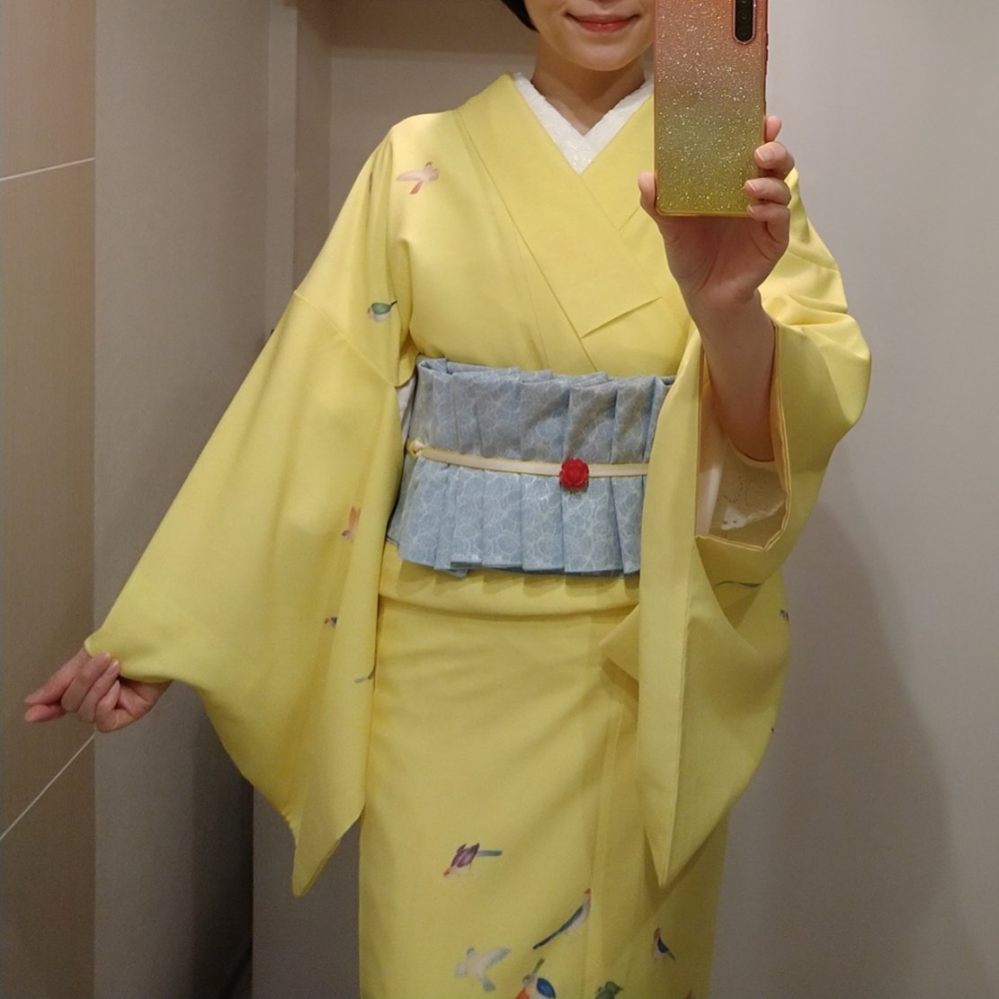 notokoto's tweet photo. 月組へ行ったときのコーデその2。お芝居ラストの美雪姫のドレスの色使いで健司から受け取ったバラを帯留に。
帯→#Tsubakian
半衿→#キモノモダン
コート→#figlondon
マフラー→#HIROCOLEDGE https://t.co/jZuND1m2tF
