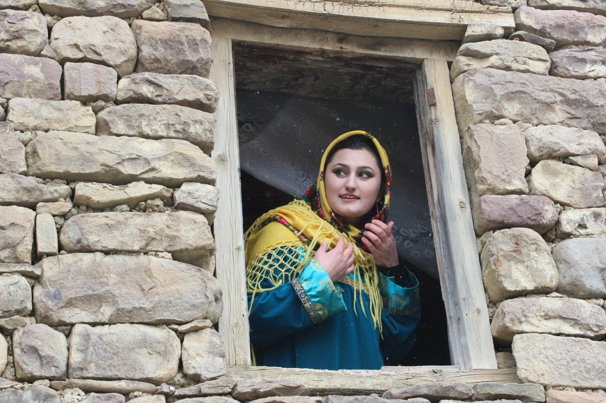 Дети в ауле. Дагестан село Гочоб. Дагестанские женщины. Женщина в ауле. Аварцы женщины.
