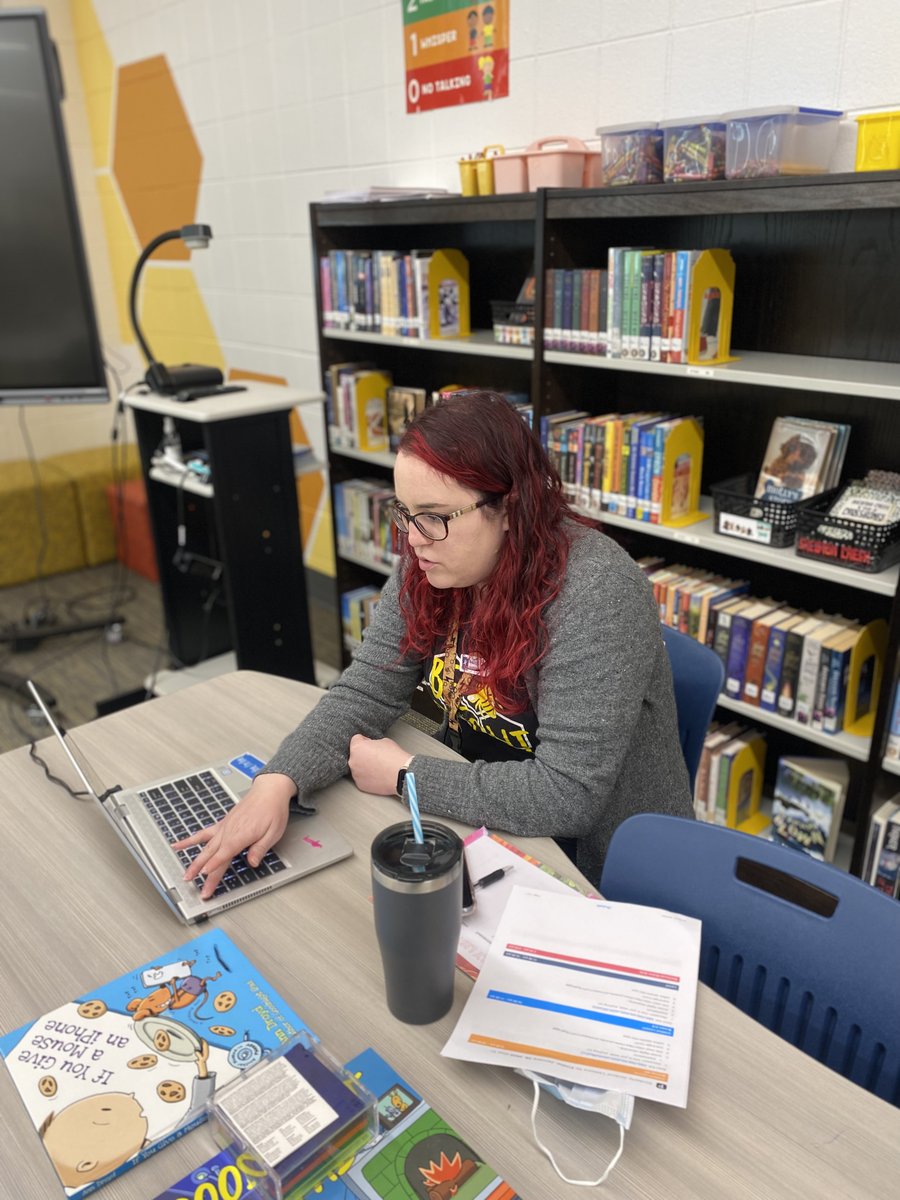 SunshineBees's tweet photo. This is dedication and determination. Sunshine teachers are the best! Thank you for 4 fabulous days of AMI. #beebright @officialSPS https://t.co/340z6BikhN