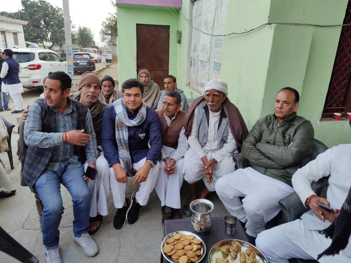 p_sahibsingh's tweet photo. जाट हुक्का गुड़गुड़ाएंगे 
योगी फिर से आएंगे... 

ना झुकेगी पगड़ी ना झुकेंगे जाट 
चौधरी चलेंगे योगी के साथ। https://t.co/YKPkkRDsy9