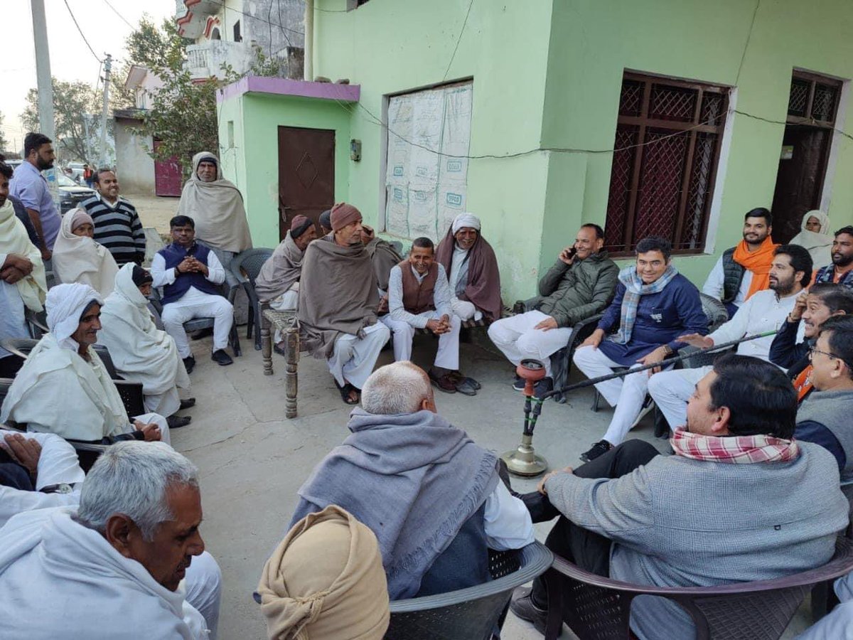 p_sahibsingh's tweet photo. जाट हुक्का गुड़गुड़ाएंगे 
योगी फिर से आएंगे... 

ना झुकेगी पगड़ी ना झुकेंगे जाट 
चौधरी चलेंगे योगी के साथ। https://t.co/YKPkkRDsy9