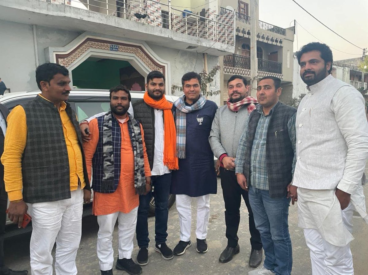 p_sahibsingh's tweet photo. जाट हुक्का गुड़गुड़ाएंगे 
योगी फिर से आएंगे... 

ना झुकेगी पगड़ी ना झुकेंगे जाट 
चौधरी चलेंगे योगी के साथ। https://t.co/YKPkkRDsy9