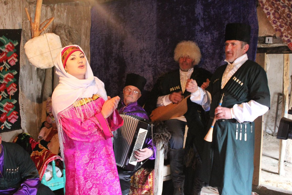 Аварцы презентация. Народы дагестана аварцы. Народы кавказа аварцы. Традиции аварцев презентация. Нация аварец.