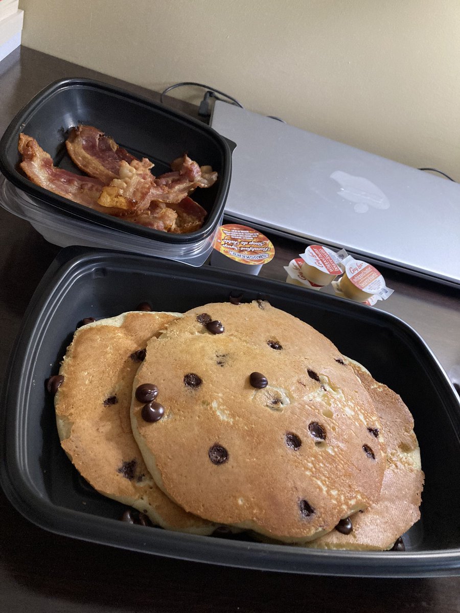 S_Ovenell's tweet photo. Decided I better get sustenance before todayโs meeting at starts as yesterday I did not and I was in bed as soon as our clubhouse chat was done #TSNOTYAWretreat #bringonthelearning #chocolatechippancakesandbacon #yummy https://t.co/bKMpmmGqOb