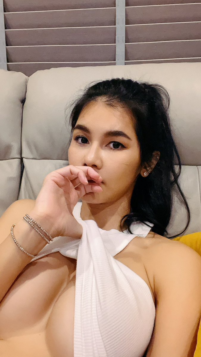 เวลาคนมันเหนื่อยมันร้อนเสื้อผ้าก็จะน้อยลงทุกที ทุกที onlyfans.com/iamnatkejsarin