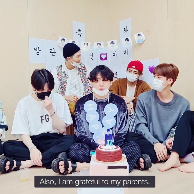 kooksmaniac's tweet photo. " JEON JUNGKOOK AND HIS SWEETEST RELATIONSHIP WITH HIS PARENTS" 
  
                                         —  a heart-warming thread ♡   ; https://t.co/O8senWvsNd