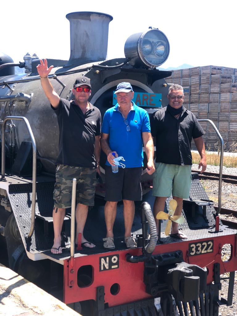 HERMANRAS3's tweet photo. SPENDING THE DAY WITH MY FAMILY AT ELGIN RAILWAY MARKET https://t.co/mVmLoE3IE2