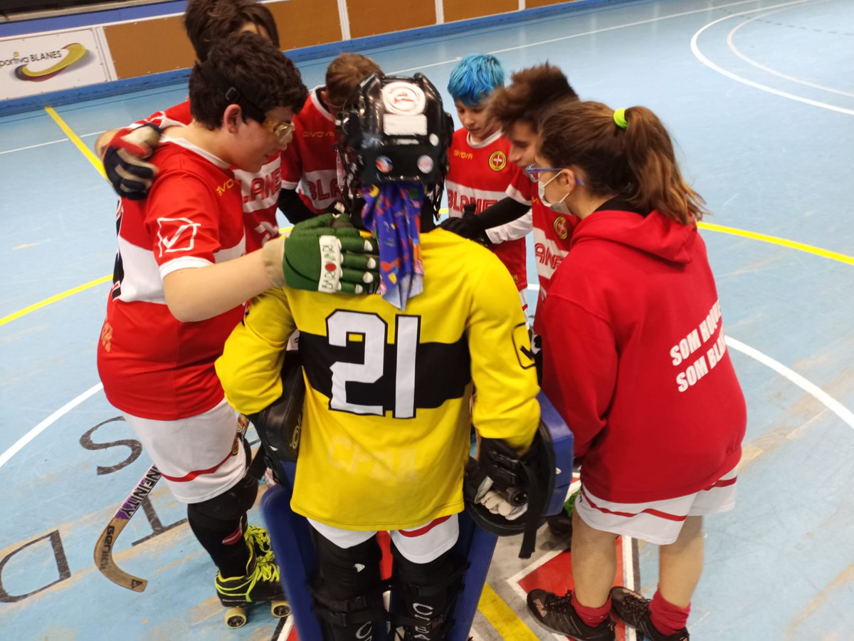 CPBlanesAtletic's tweet photo. Bon partit d alevins entre el @CPBlanesAtletic i @HoqueiLloret
@MurallaOptica @ciutatesportiva #dolceVita #FemOkNet #hoqueipatins #somHoqueisomBlanes https://t.co/9vW7WuiJ2d