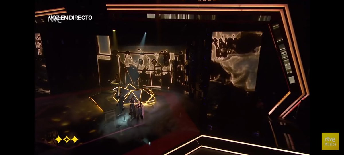 RaquelBGes's tweet image. As visuais, homenaxe ás mulleres pandereteiras, invisibles, nun programa de máxima audiencia.

Tamén gañaron elas e gañaron as @tanxugueiras... Quen perderon e perderán, son outros. #BenidormFest