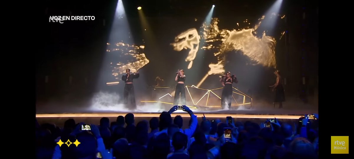 RaquelBGes's tweet image. As visuais, homenaxe ás mulleres pandereteiras, invisibles, nun programa de máxima audiencia.

Tamén gañaron elas e gañaron as @tanxugueiras... Quen perderon e perderán, son outros. #BenidormFest